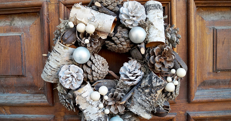 A wreath made with cones and bark.