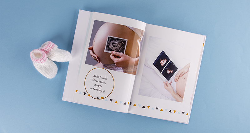 Fotolibro con fotos de una mujer embarazada tomando las fotos del ultrosonido.