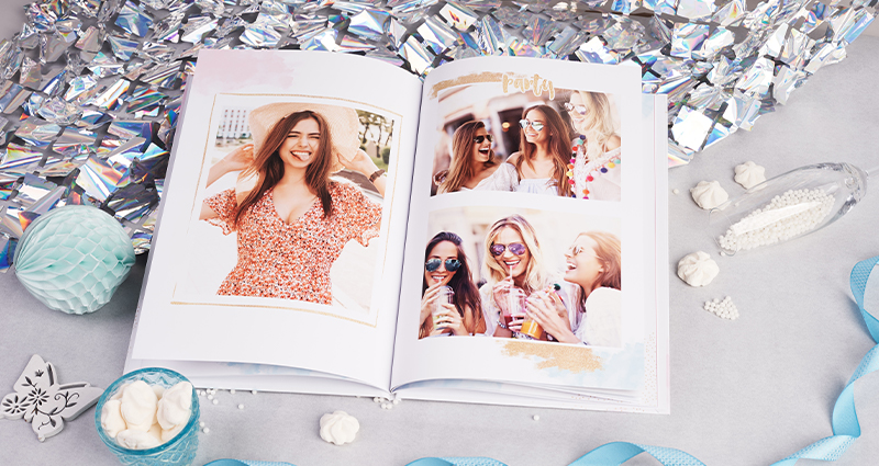 Un cadeau pour le 18e anniversaire – un livre photo rempli de photos avec vos proches et les moments les plus importants de la vie.