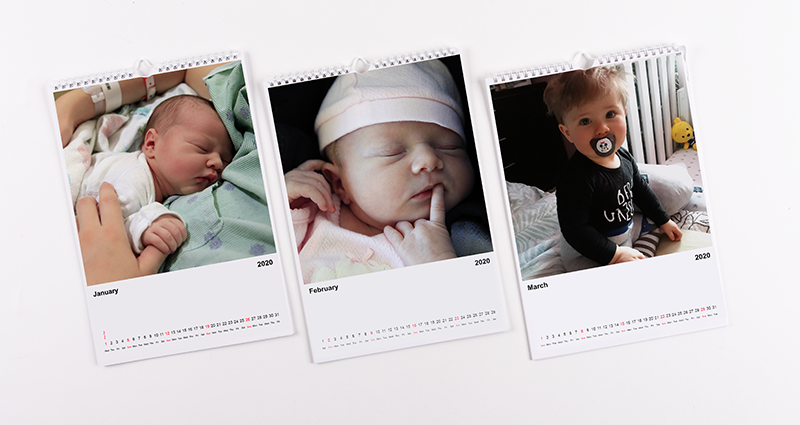 Fotokalender met de foto's van het eerste jaar van een kind