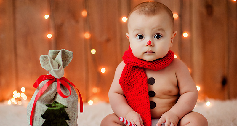 Bébé Dans La Crèche, Portrait D'un Bébé Mignon De 3 Mois Dans