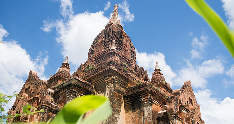 Een gebouw in Myanmar; een foto genomen vanuit het perspectief van een kikker