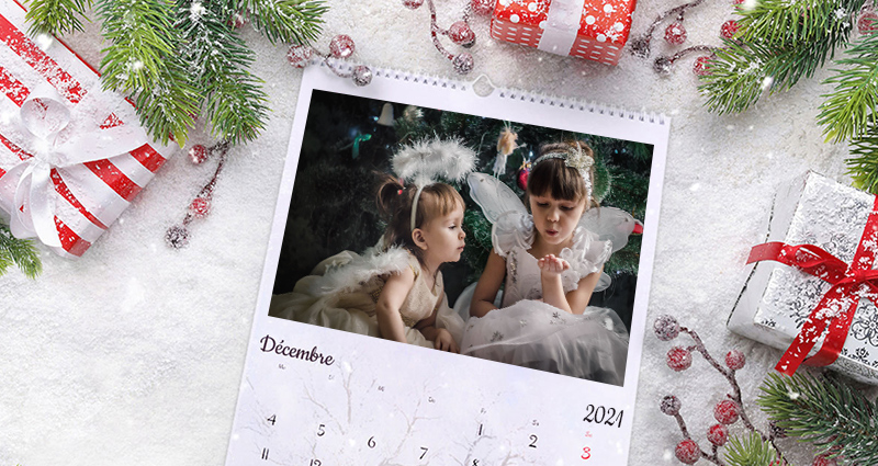 Un calendario personalizzato A4 con delle foto di un servizio fotografico natalizio