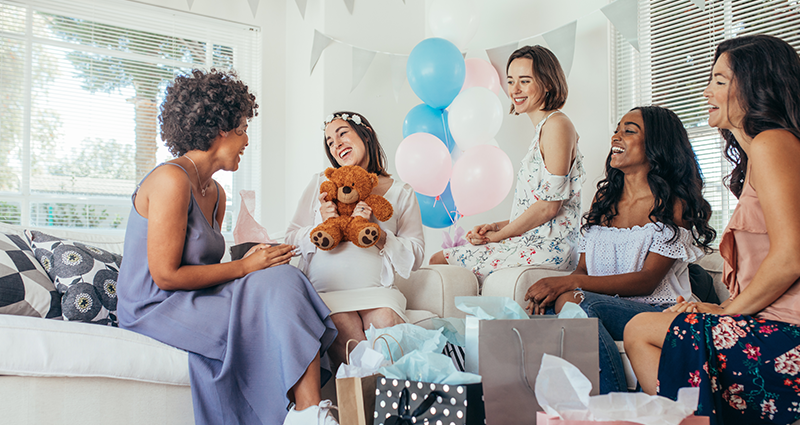 Cadeaus openen tijdens een babyshower