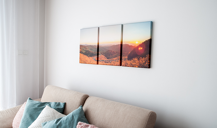 Toile photo – triptyque sur un mur.