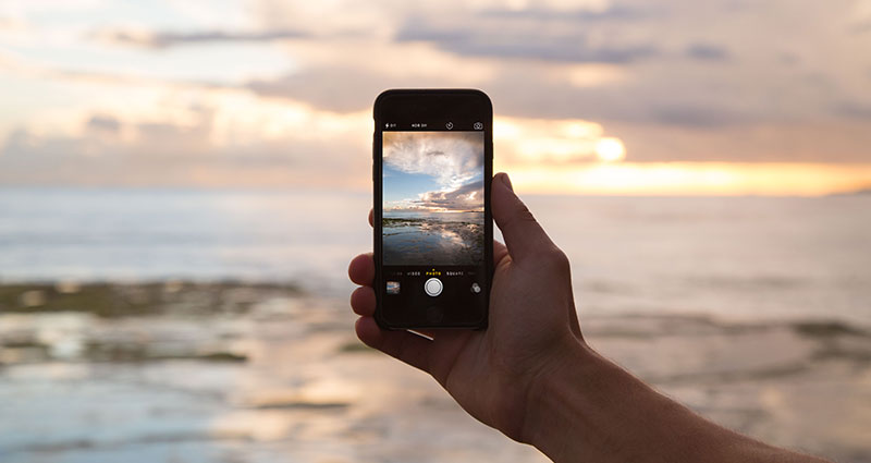 Foto del cielo y el mar tomada con teléfono.