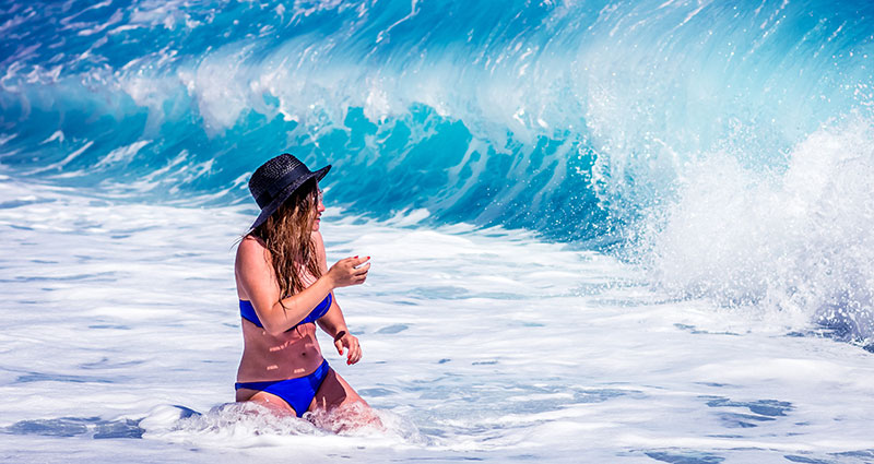 A photo of waves and sun in summer.