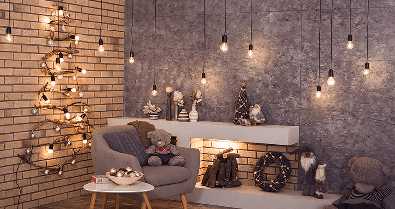 Árbol de navidad DIY de madera en la sala de estar