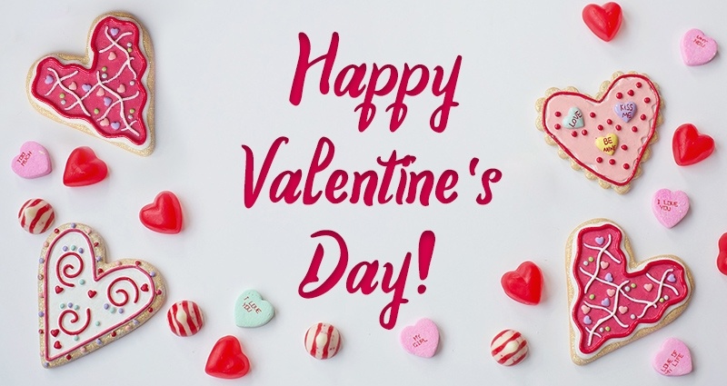 Hartvormige koekjes met de woorden "Happy Valentine's Day!"