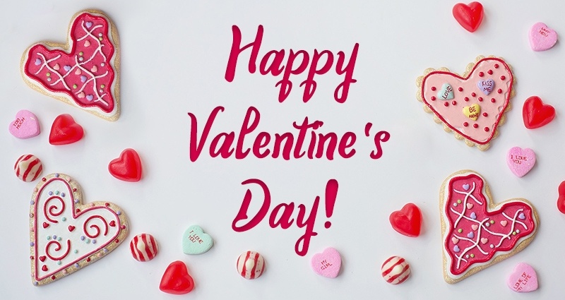 Heart-shaped cookies with the words „Happy Valentine’s Day!”