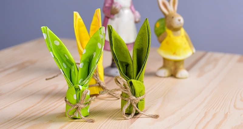 Des lapins en papier comme  soucoupe pour les couverts