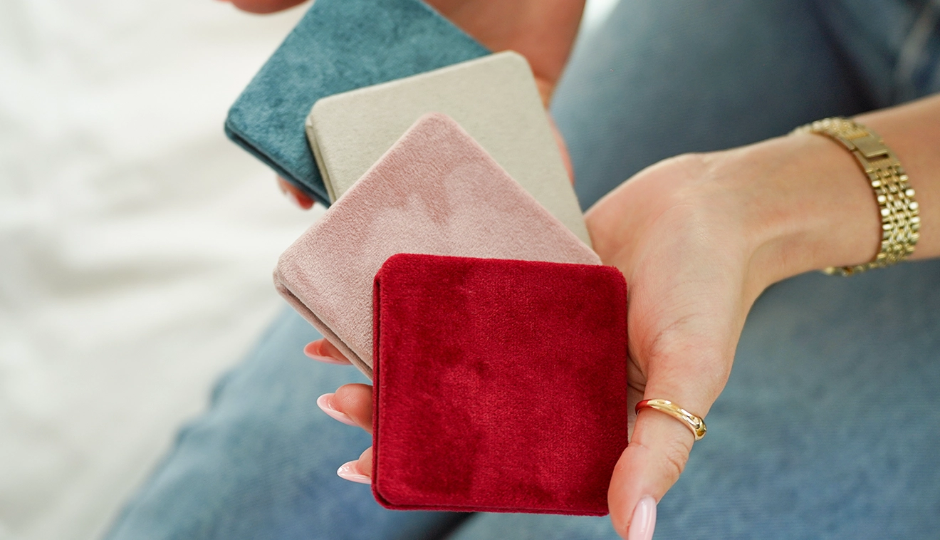 Mini magnetic accordion photo book