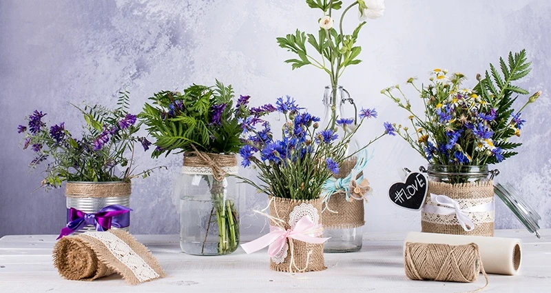 Blumendekorationen zur Hochzeit – 5 DYI-Ideen für eine Deko aus Einmachglas und Konservendosen
