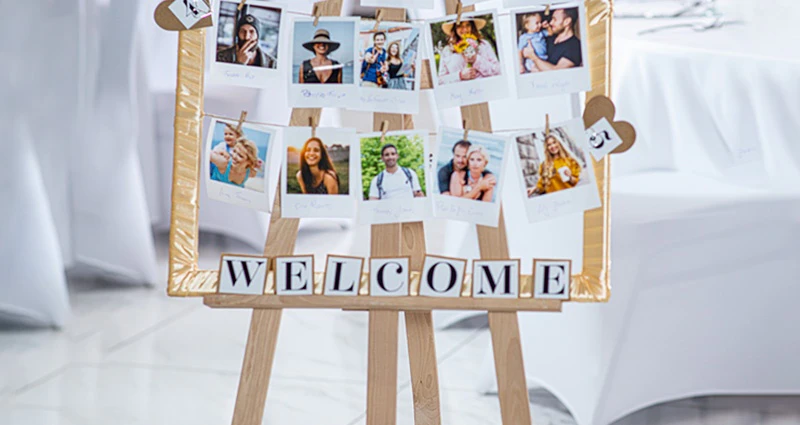 Die 7 besten Ideen für personalisierte Schilder mit den Namen der Hochzeitsgäste und Tischnummern